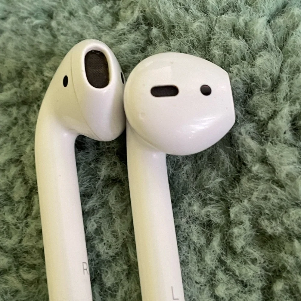 Apple Airpod’s 1st generation